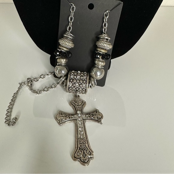 Accessories - Cross necklace